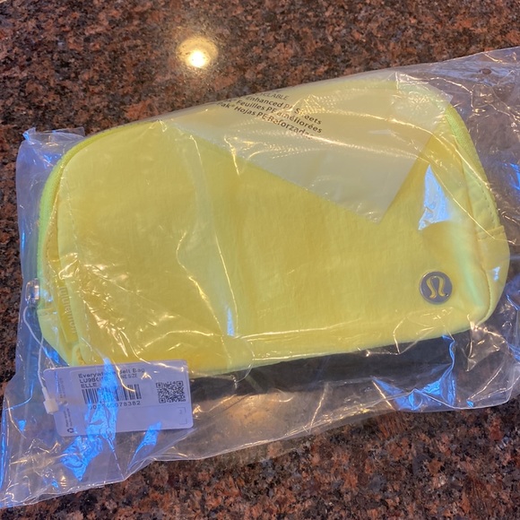 NWT Lululemon Everywhere Belt Bag - Picture 6 of 7